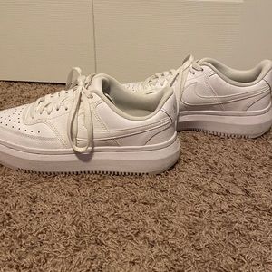 Women’s White nike plate forms size 9